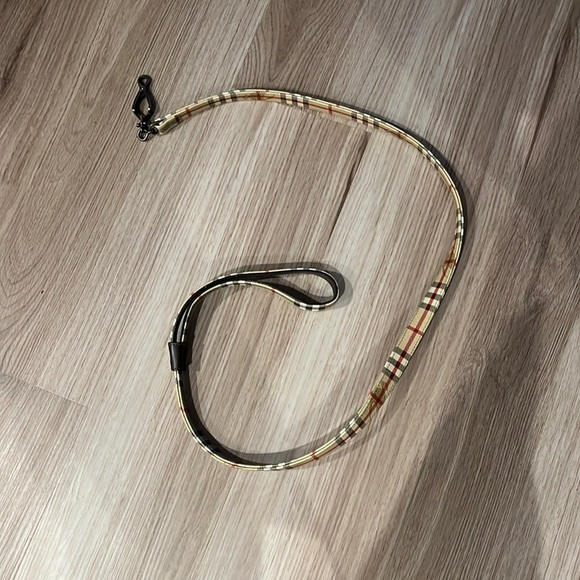Burberry leather Dog leash! - Picture 5 of 9